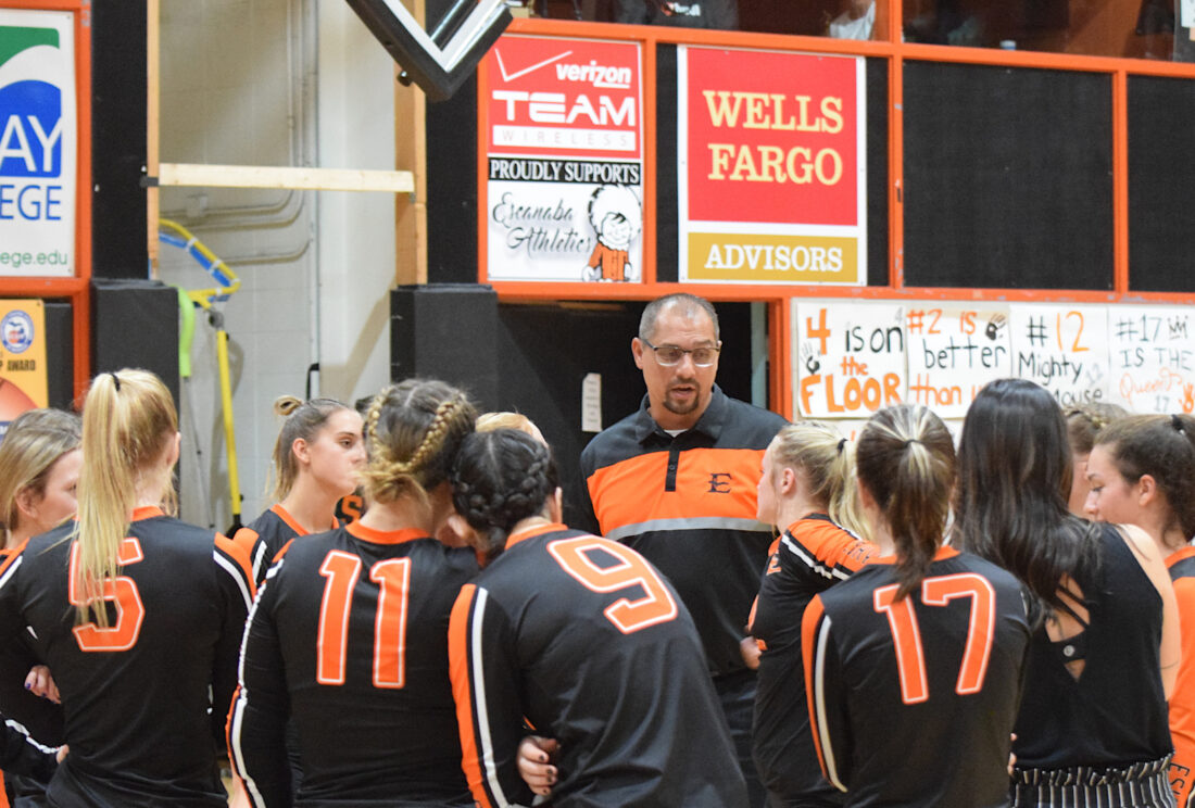Esky volleyball tops Braves News, Sports, Jobs Daily Press